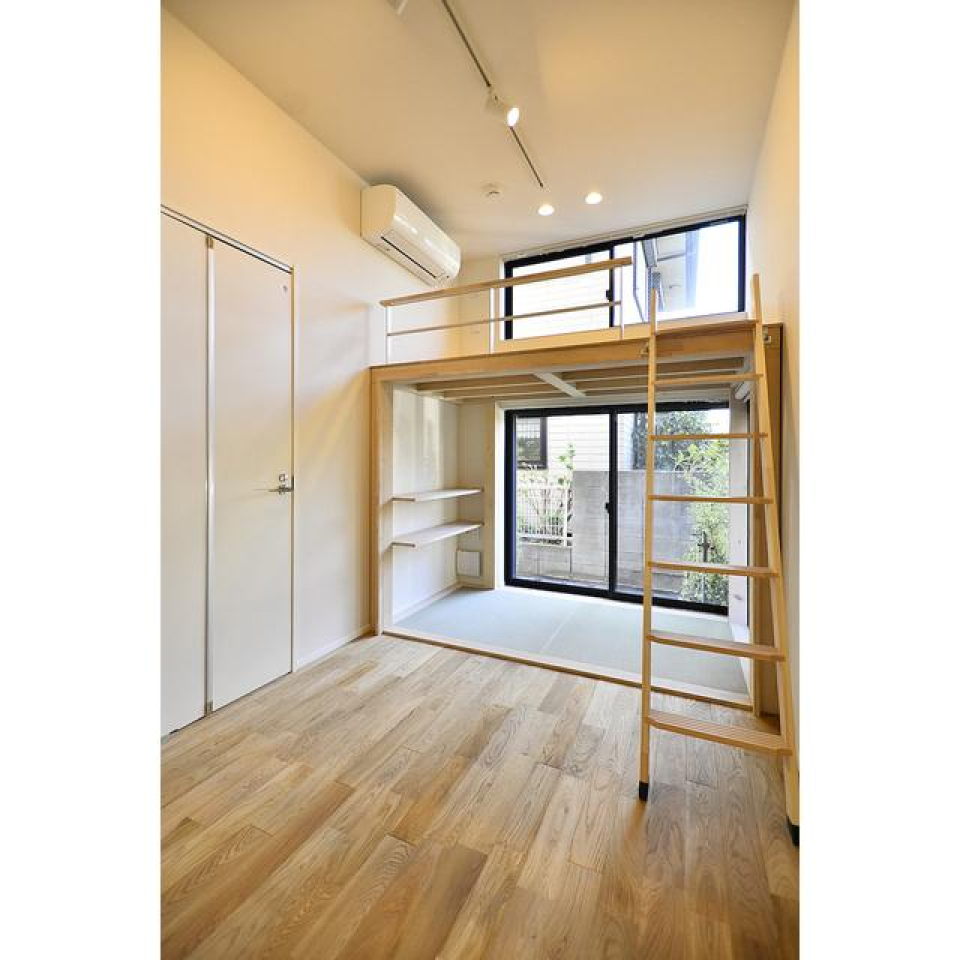 冒険の世界へようこそ！秘密基地での生活を始めてみませんか！？
居室、リビング