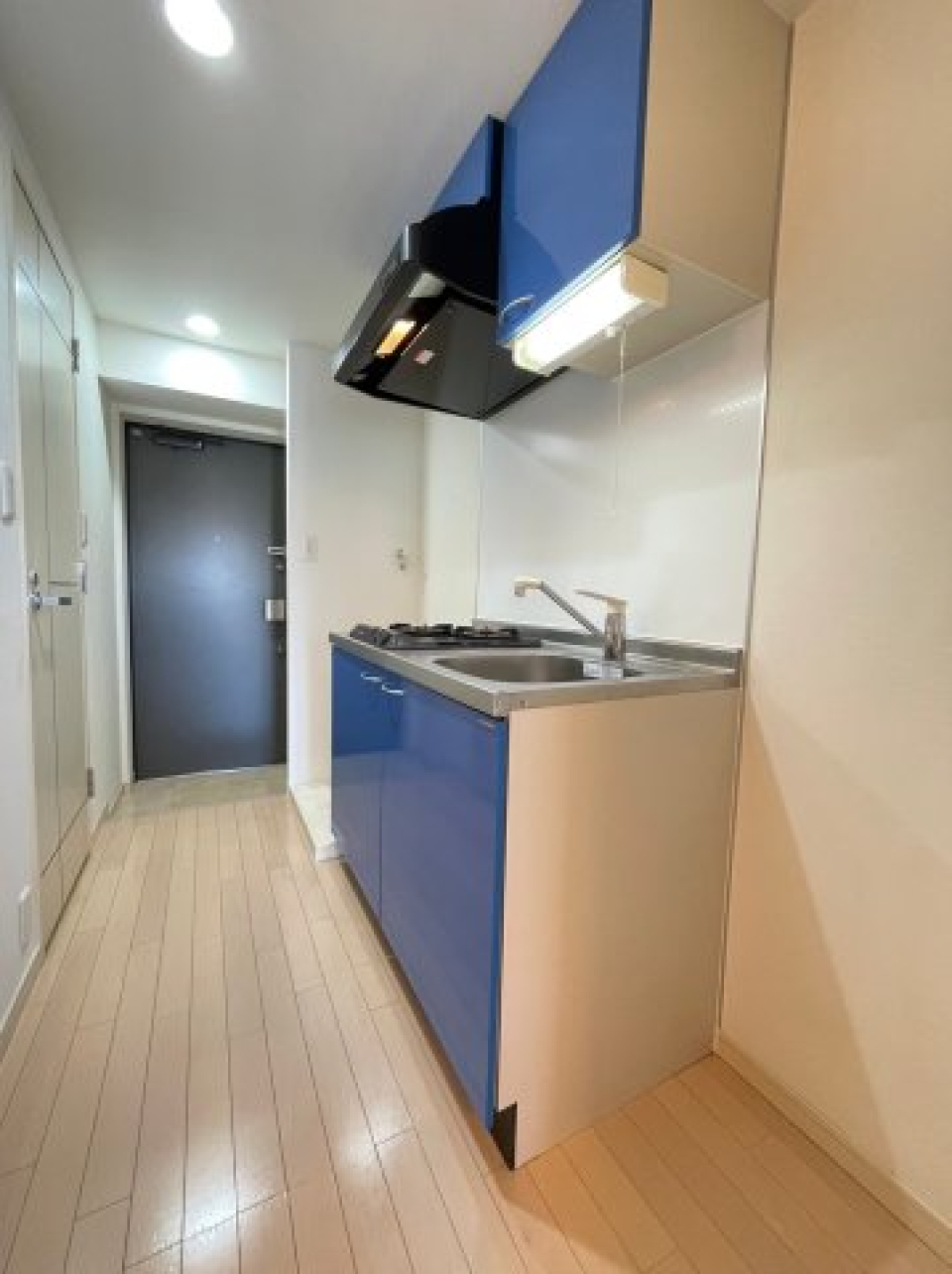 廊下にはキッチンがあります。