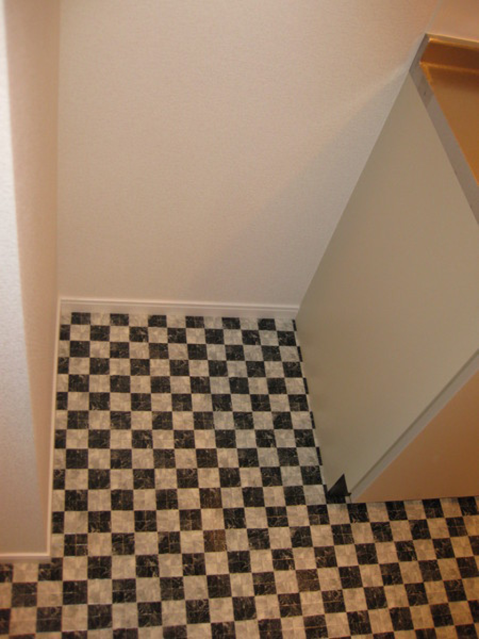 ここには冷蔵庫でも置いてみてください。多分そのスペースです。