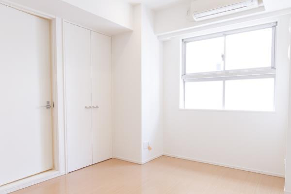 窓から光が入ります。