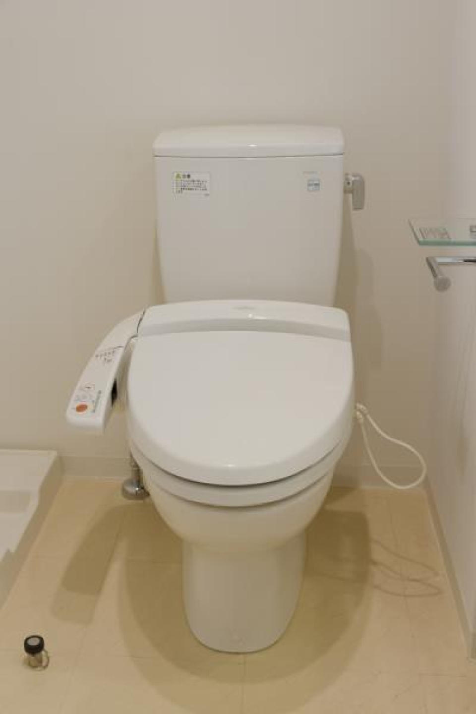 トイレは洗面台と併設になっています。
