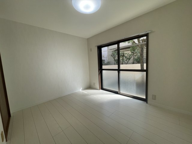 窓から明るい光が入った時の様子です。