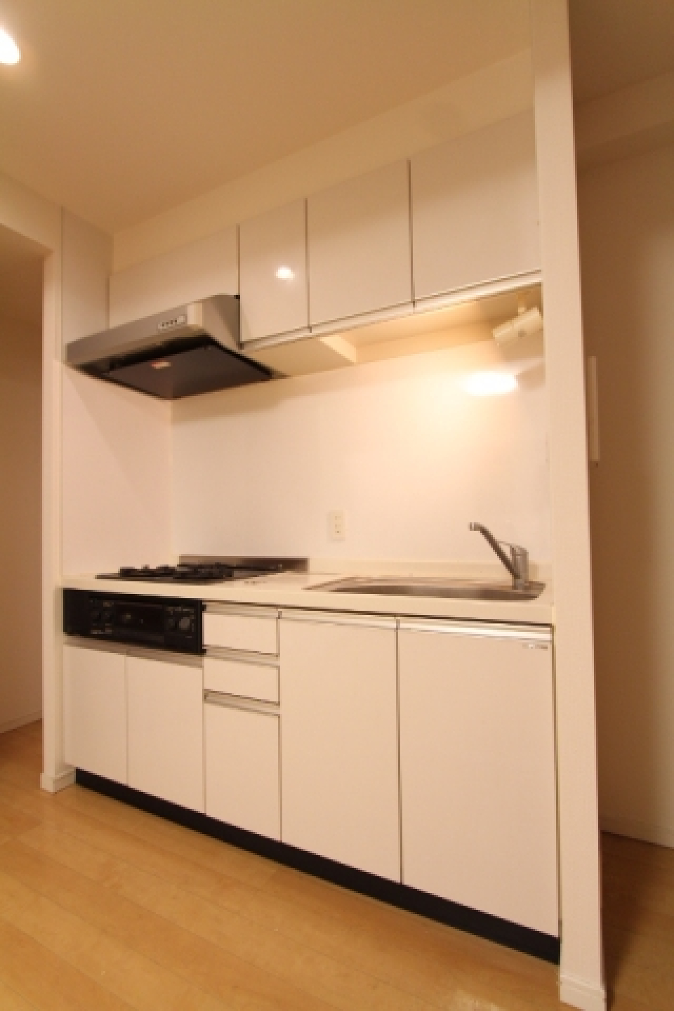 ３口のガスコンロが導入されたキッチンです。
※参考写真