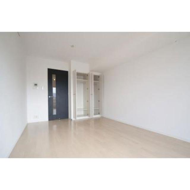 収納を開けた時の様子。※写真は同タイプ住戸です。