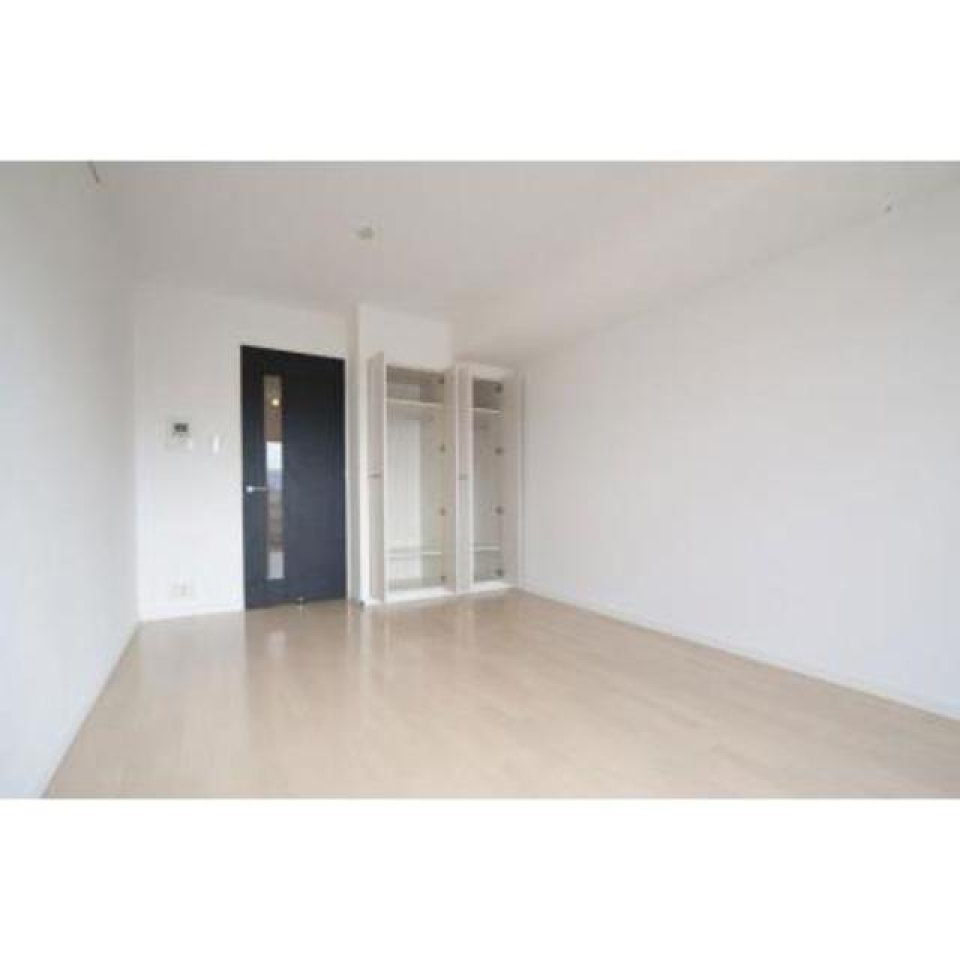 収納を開けた時の様子。※写真は同タイプ住戸です。