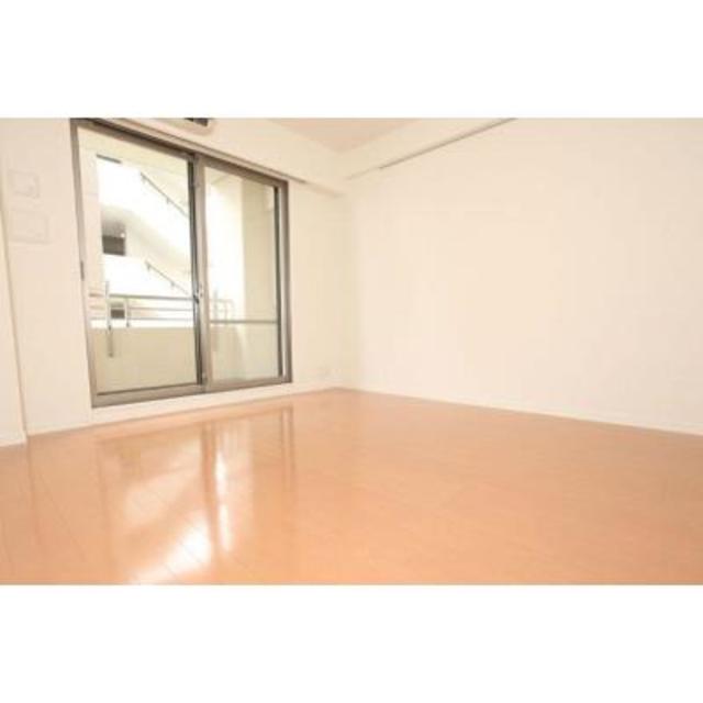 バルコニーへのアクセスができます。※写真は同タイプ住戸です。