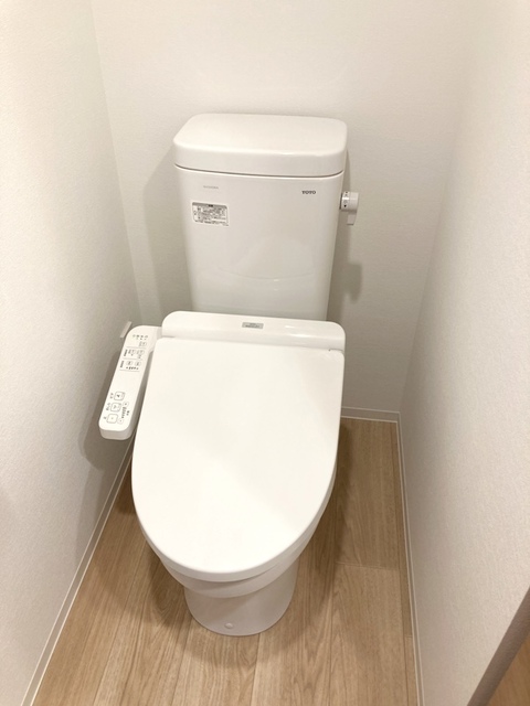 シンプルなトイレ。※写真は同タイプ住戸です。