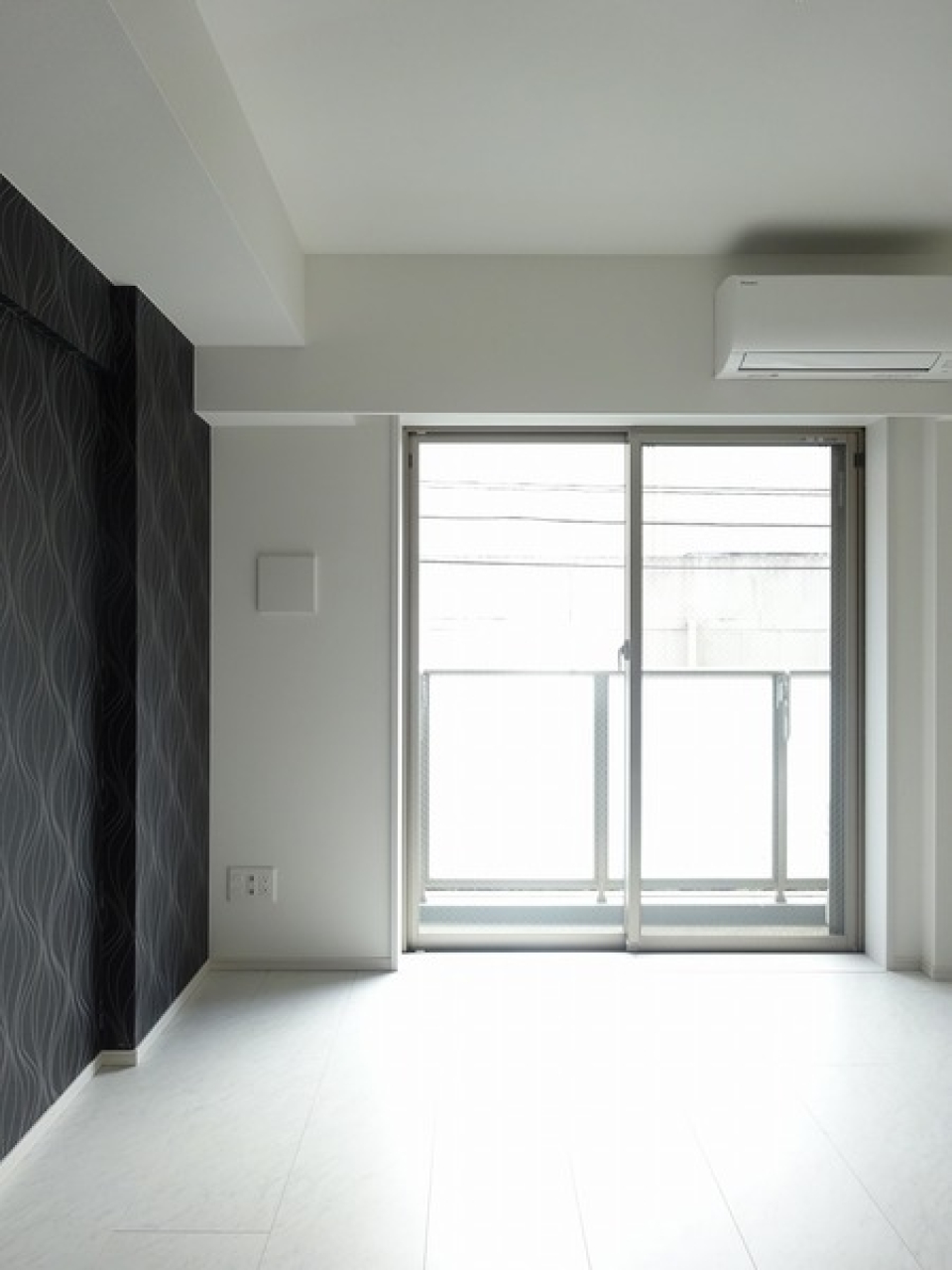 ダーク調のウォールが素敵ですね。