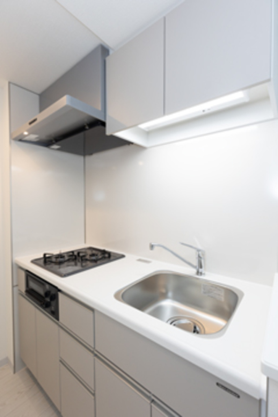 お部屋の色味に併せたシステムキッチン※写真は同タイプ住戸です。