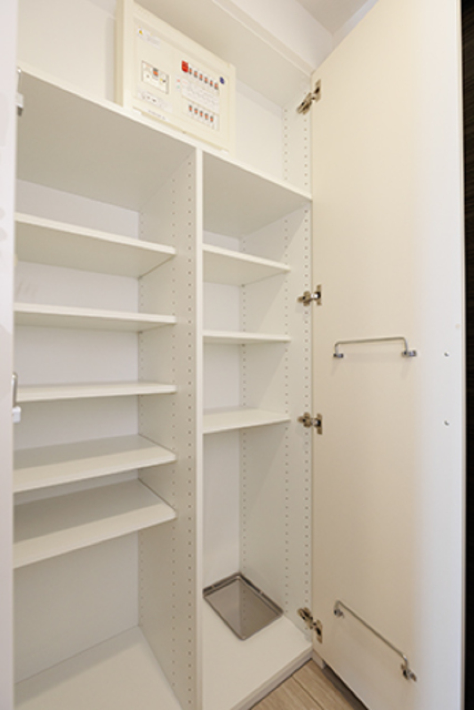 シューズボックスを開けた時の様子。※写真は同タイプ住戸です。