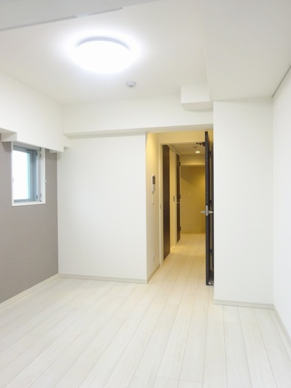 グレーのウォールが採用されています。