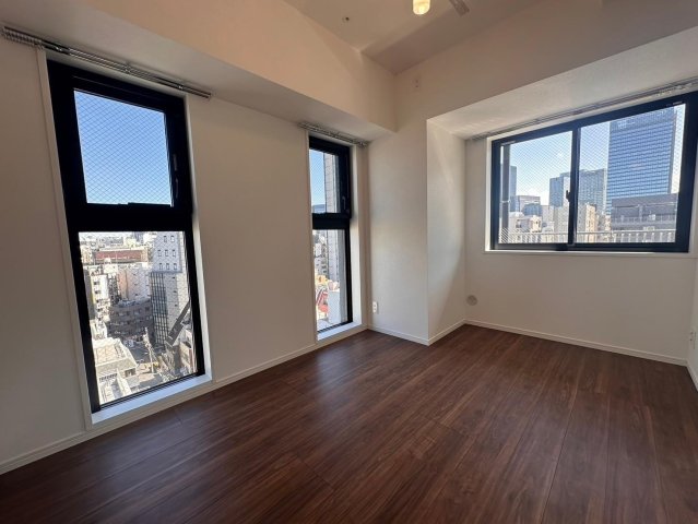 窓の数が多く明るい