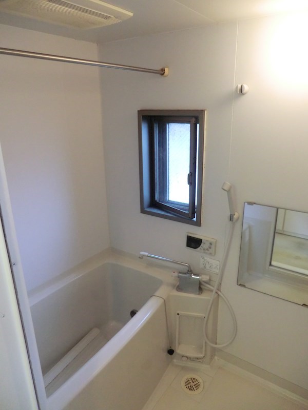 清潔感のある浴室。＊参考写真