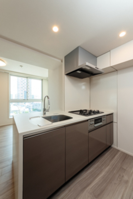 外の景色も見えるシステムキッチン※写真は同タイプ住戸です。