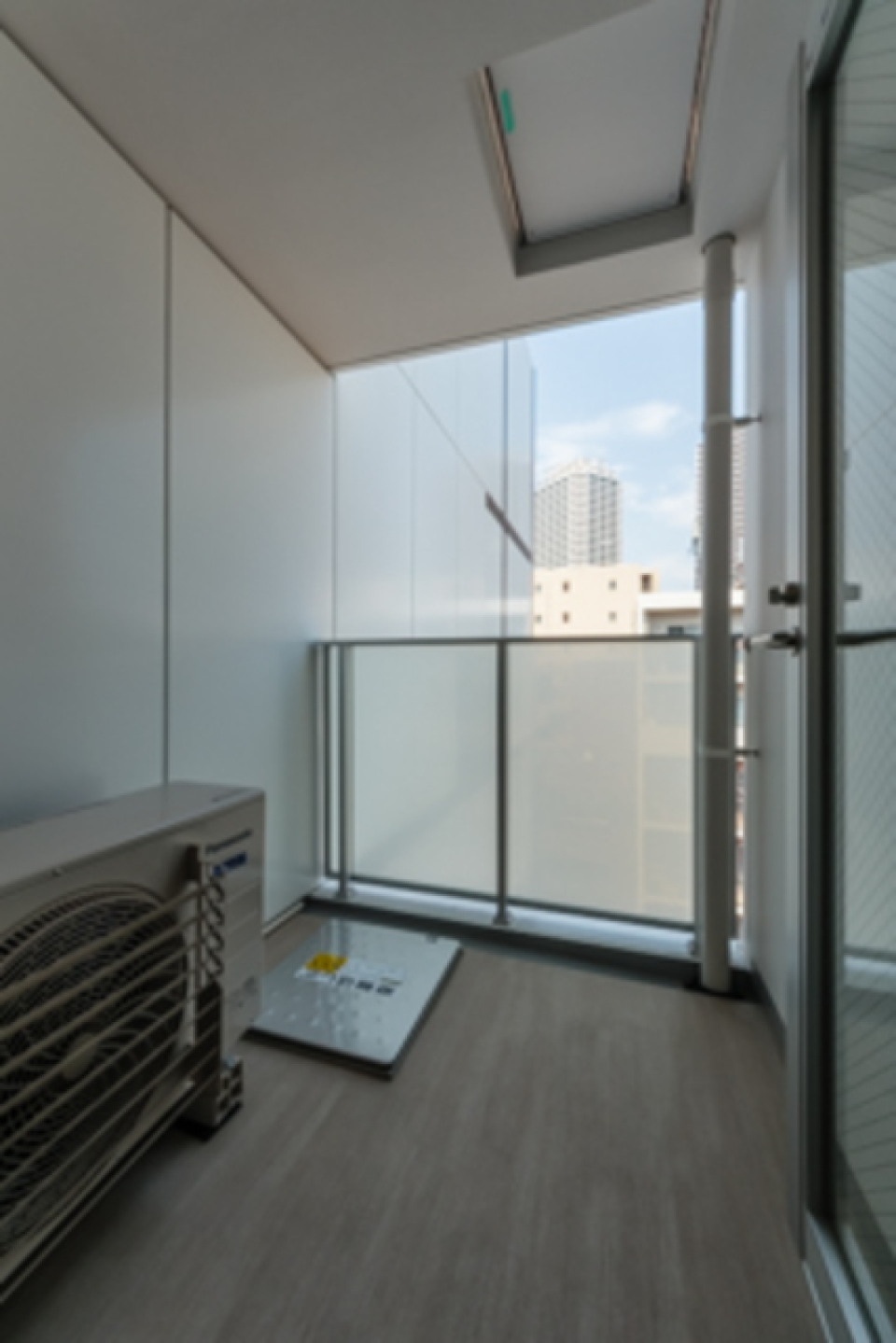 雨の日も安心のルーフバルコニー※写真は同タイプ住戸です。