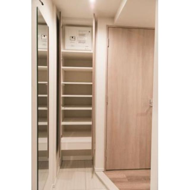 シューズボックスを開けた時の様子。※写真は同タイプ住戸です。