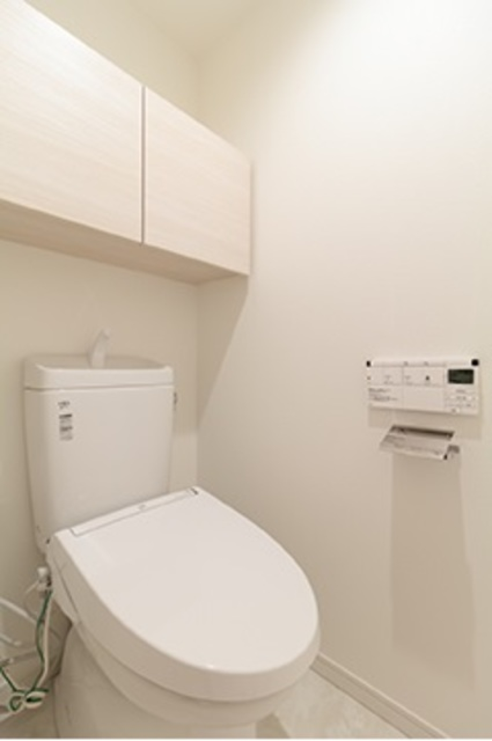 棚があるので掃除用具など整理整頓しやすそうですね。※写真は同タイプ住戸です。