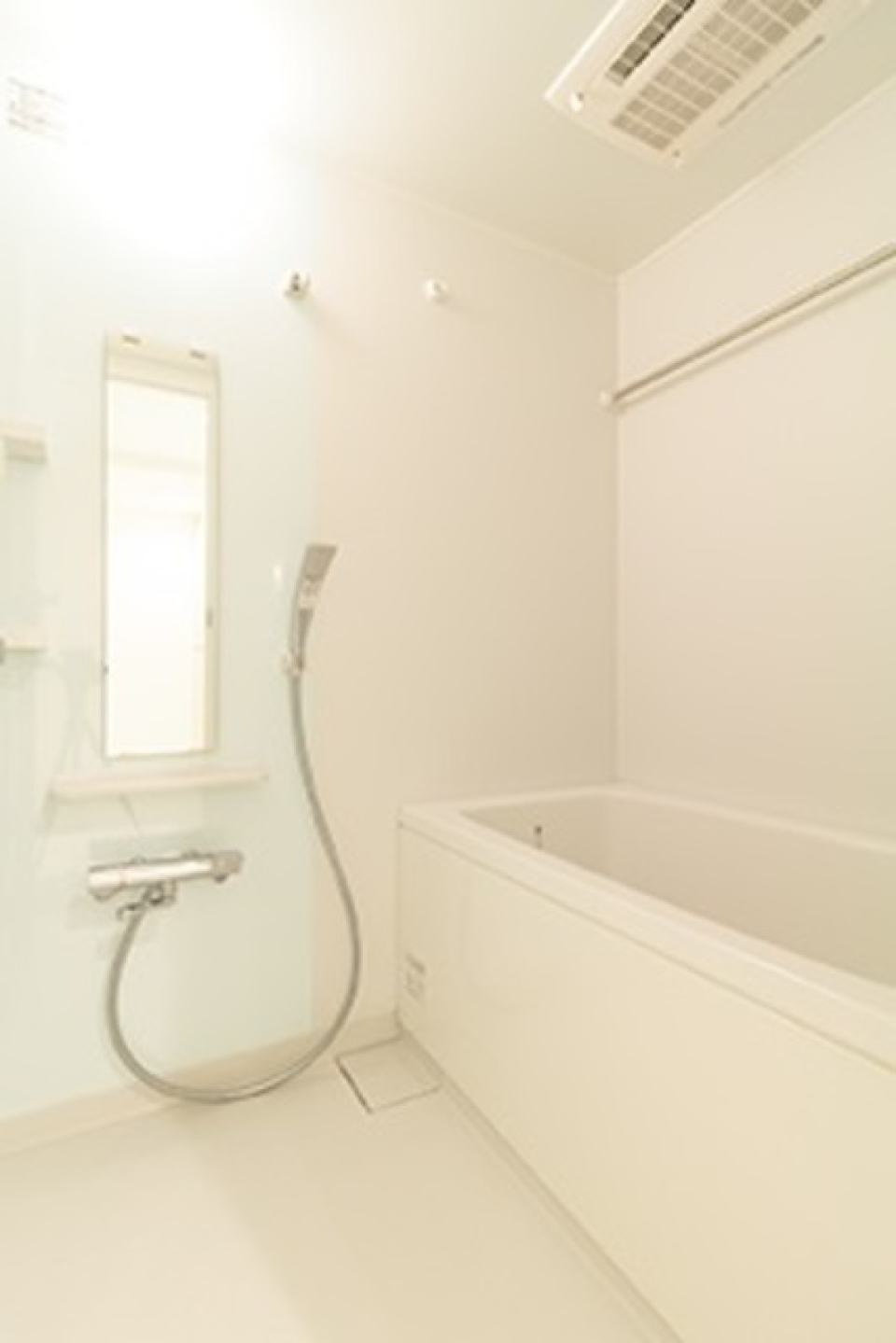 白が基調なキッチン。※写真は同タイプ住戸です。