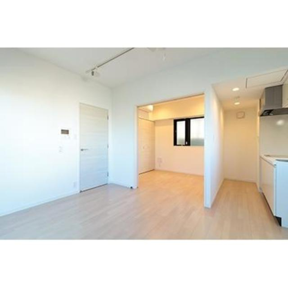 9.7帖のLDK。※写真は同タイプ住戸です。