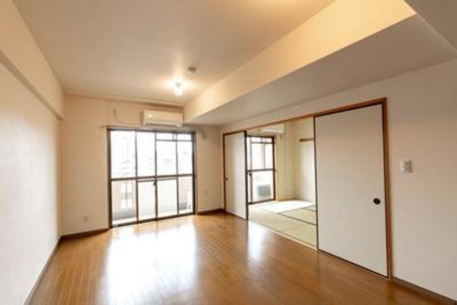 ちらりと和室も見えます。※写真は同タイプ住戸です。