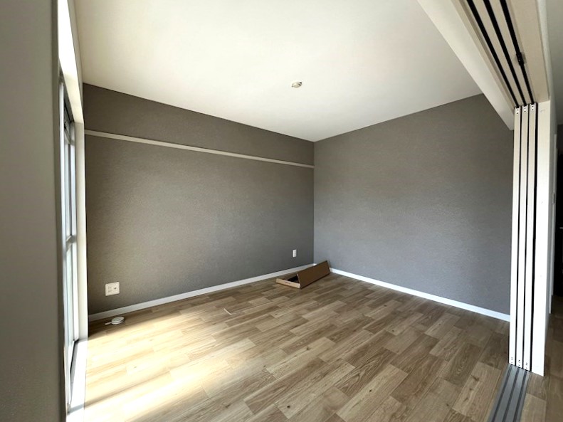 ※別部屋の写真です
この洋室はリビングと隣あっています