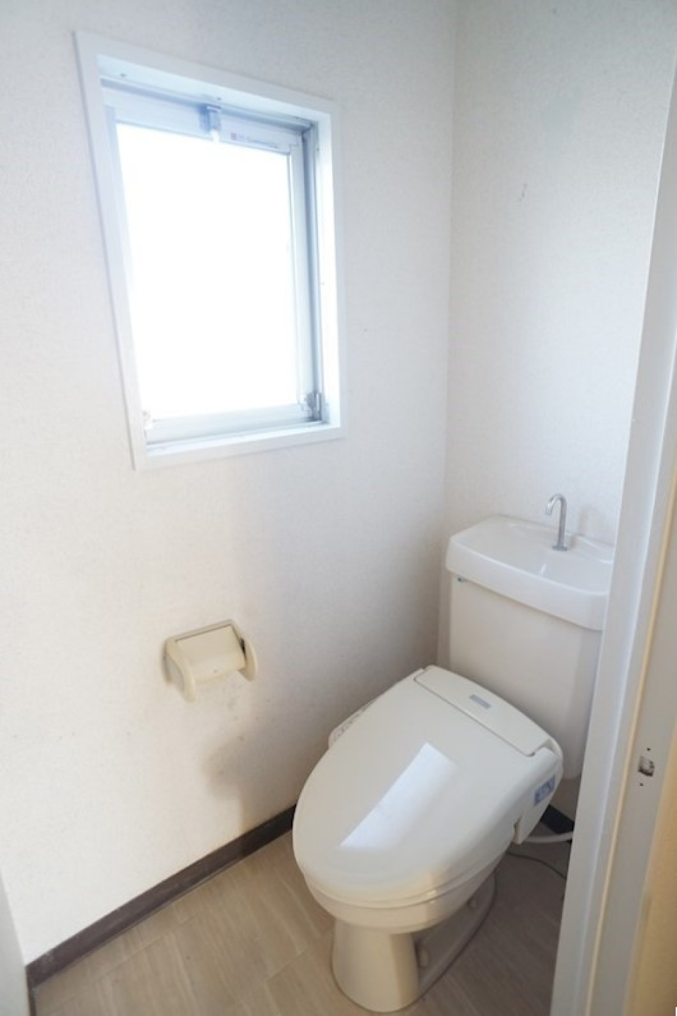 ※別部屋の写真です
清潔感のあるトイレ