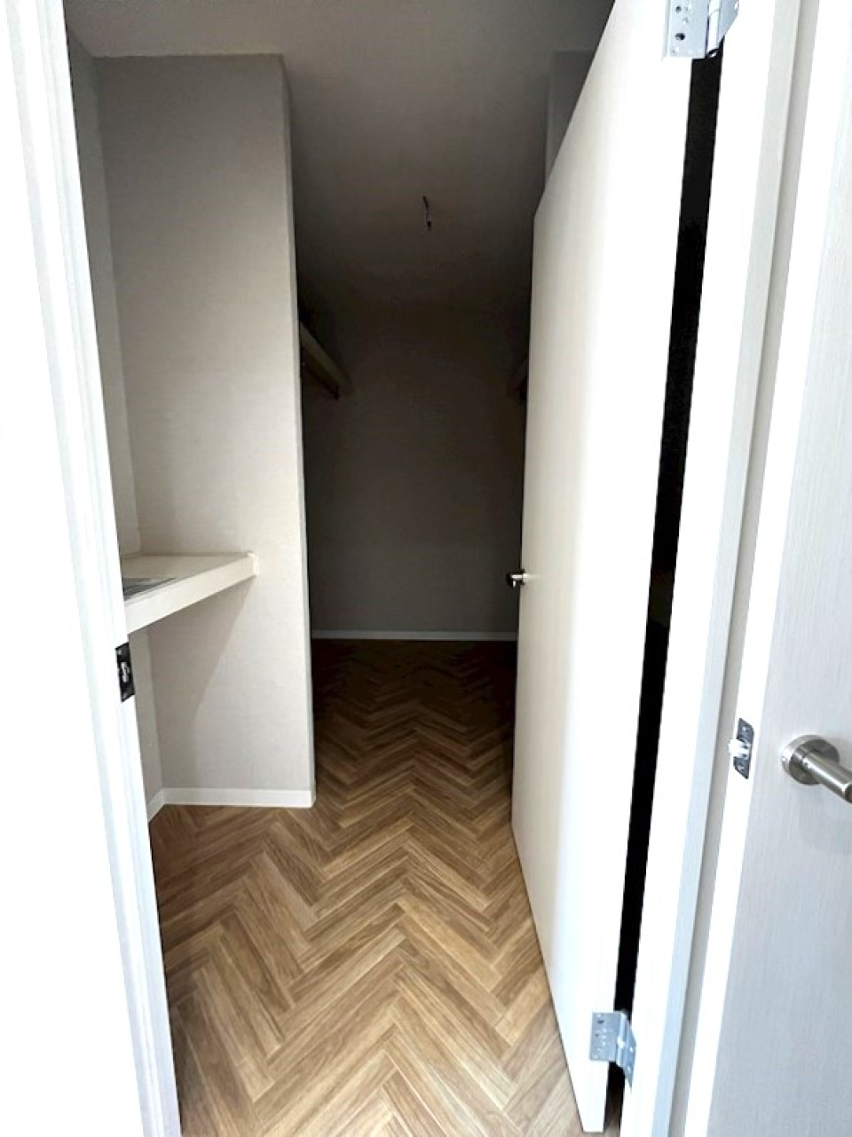 ※別部屋の写真です
ウォークインクローゼットの様子