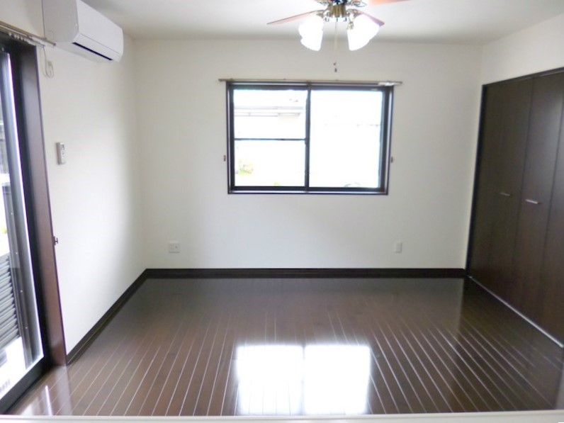 洋室②からはバルコニーに出られます