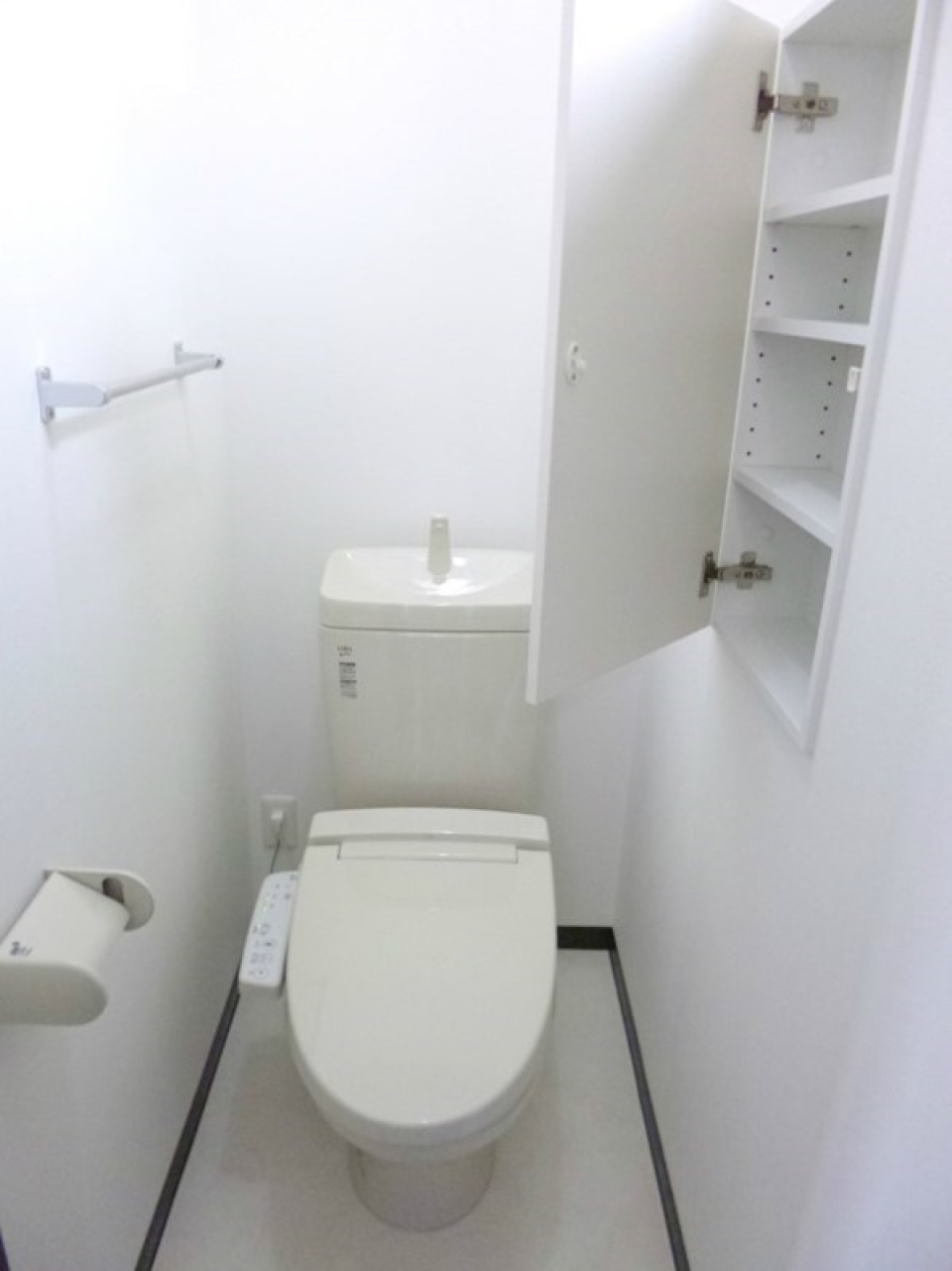 あると嬉しい収納スペースがトイレにも！
各階にトイレがあります