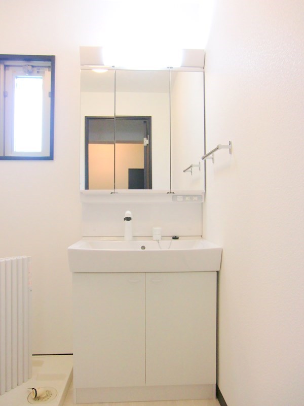 3面鏡の洗面は女性には必須ではないでしょうか。