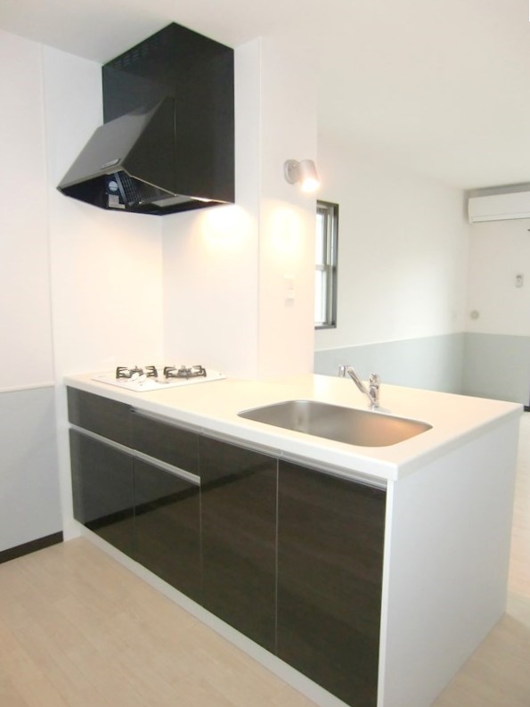 対面式のキッチンは2口ガスコンロです