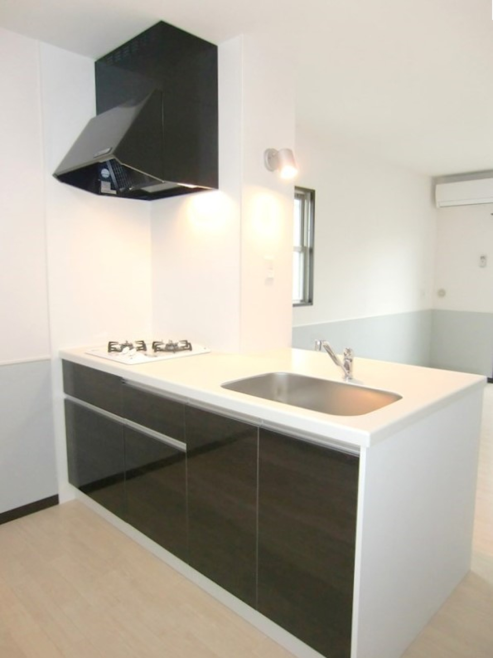 対面式のキッチンは2口ガスコンロです