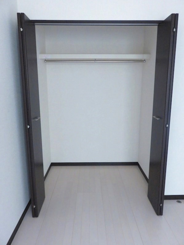 洋室の収納スペース