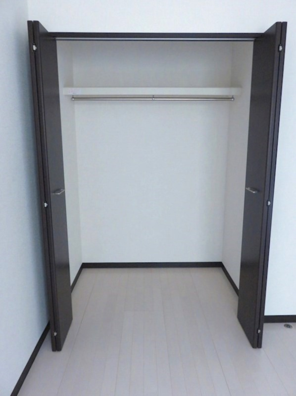 洋室の収納スペース