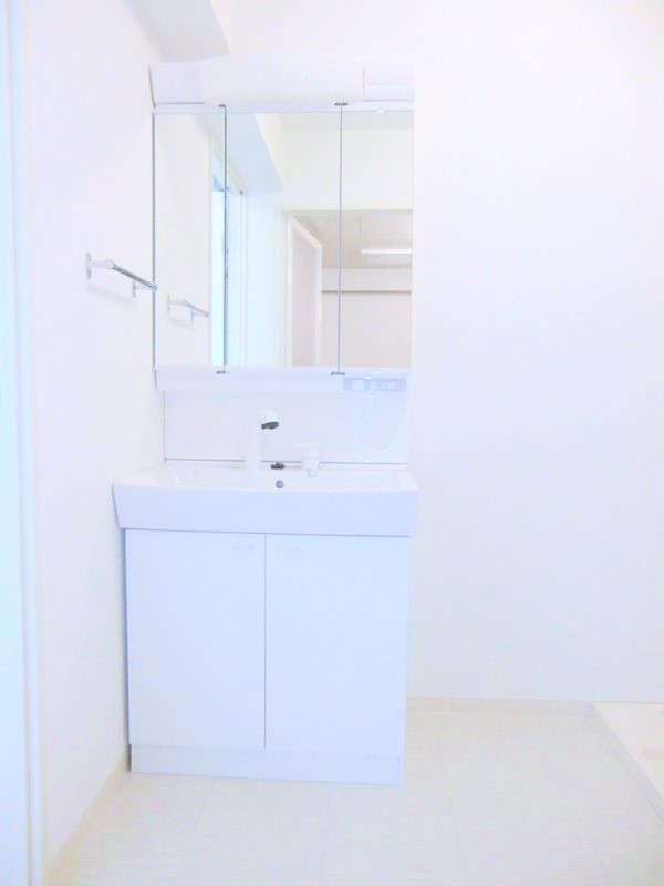 鏡内にも収納できる洗面脱衣所