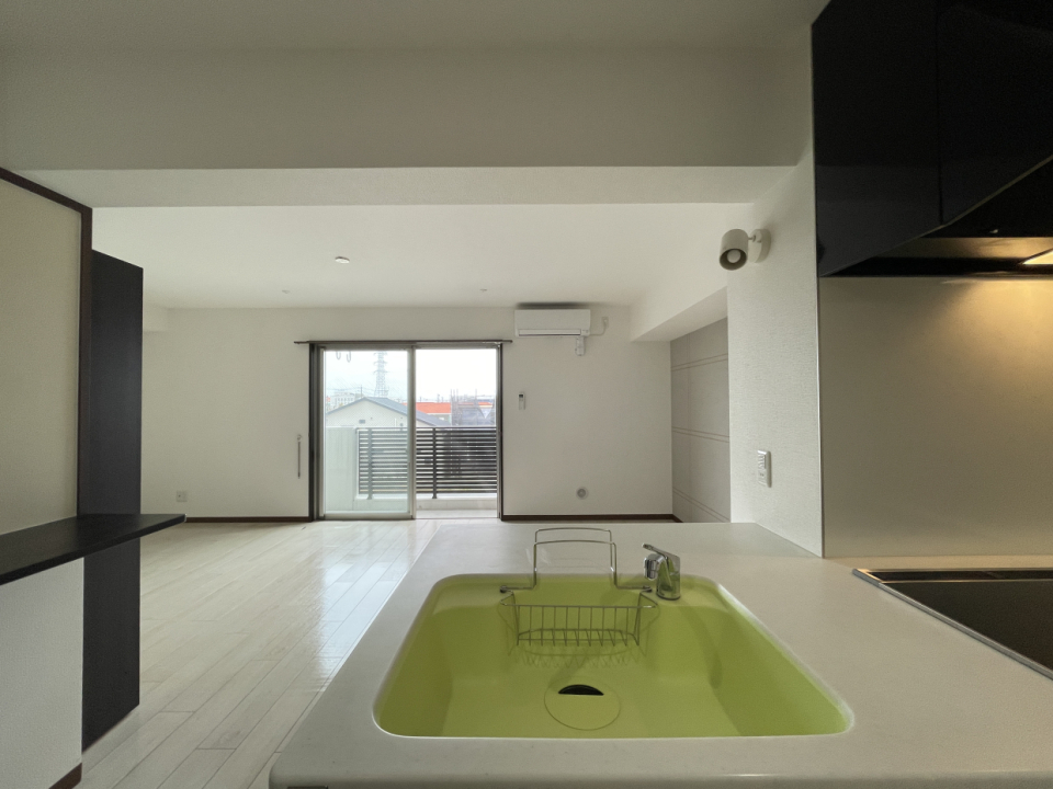 黄緑色のシンクが可愛い