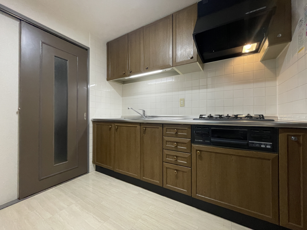 システムキッチンで収納もたくさんある