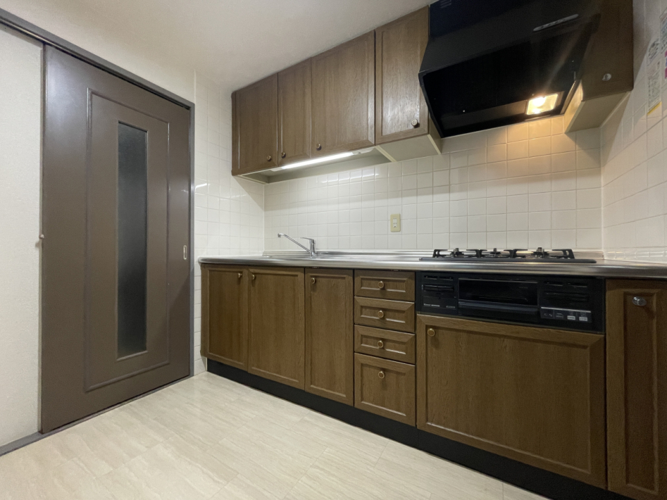 システムキッチンで収納もたくさんある