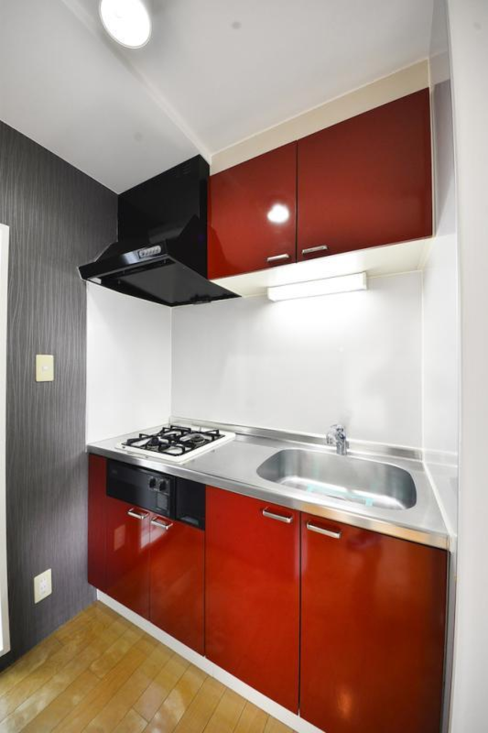 キッチンは２口のガスコンロが導入されています。