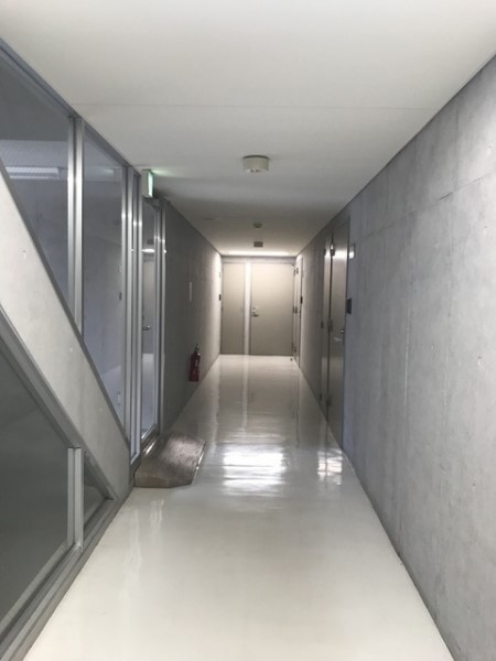 共有部にはギャラリーや作陶室、体育館など様々な創作の場が用意されています