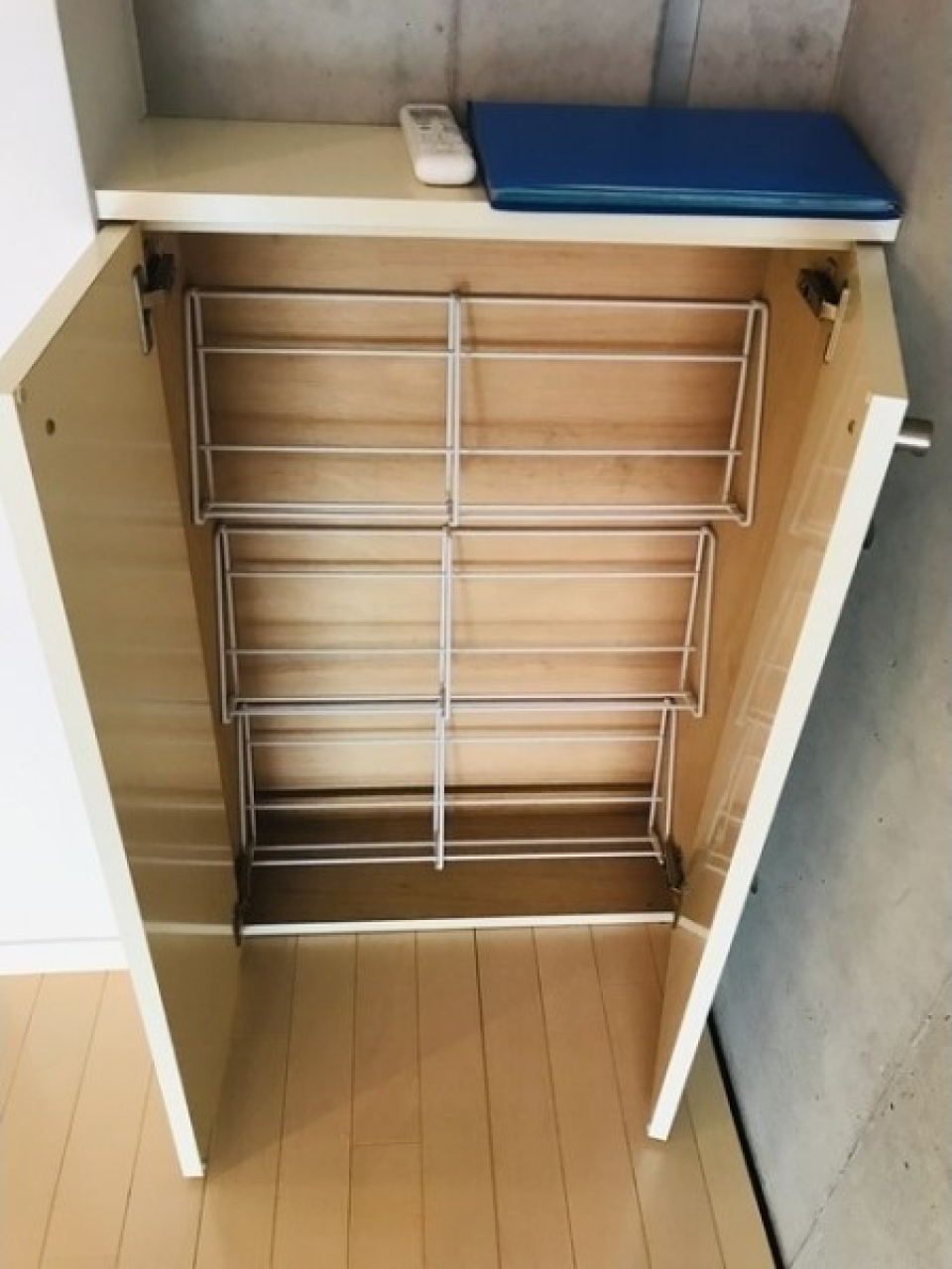 シューズボックスは6足ほど仕舞えます