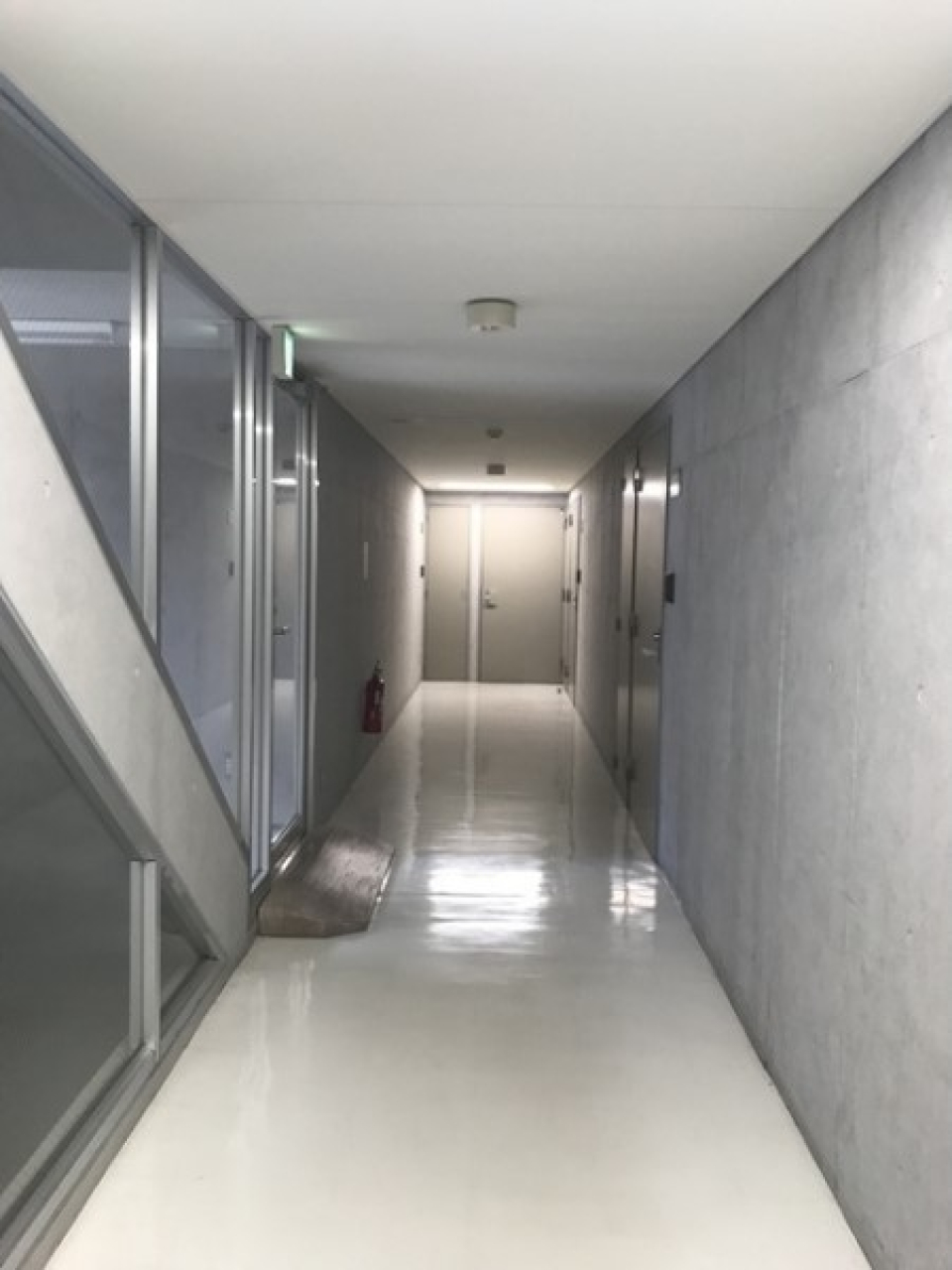 共有部にはギャラリーや作陶室、体育館など様々な創作の場が用意されています