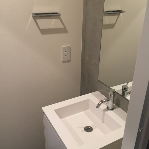 居室に劣らずスタイリッシュなパウダールーム