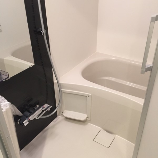 浴室乾燥機能付きのバスルーム