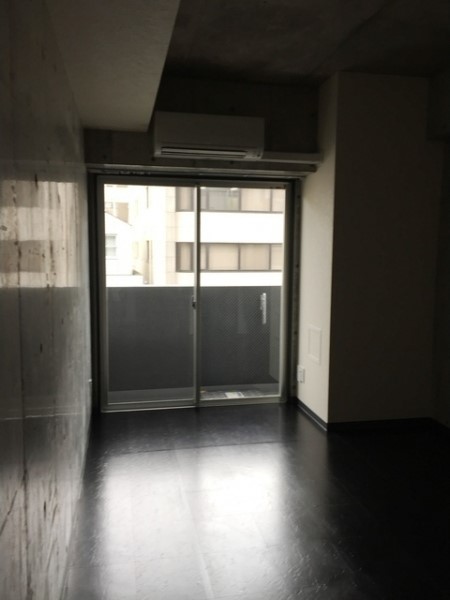 南東向きで日中は陽が差し込みます