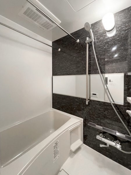 浴室乾燥機能付きのバスルーム