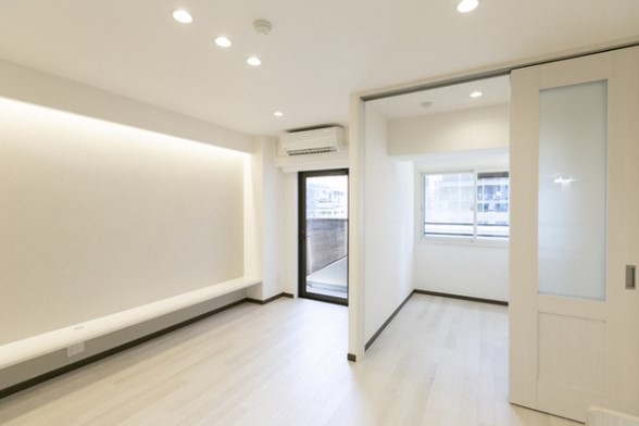 白で統一された広がりのある空間です