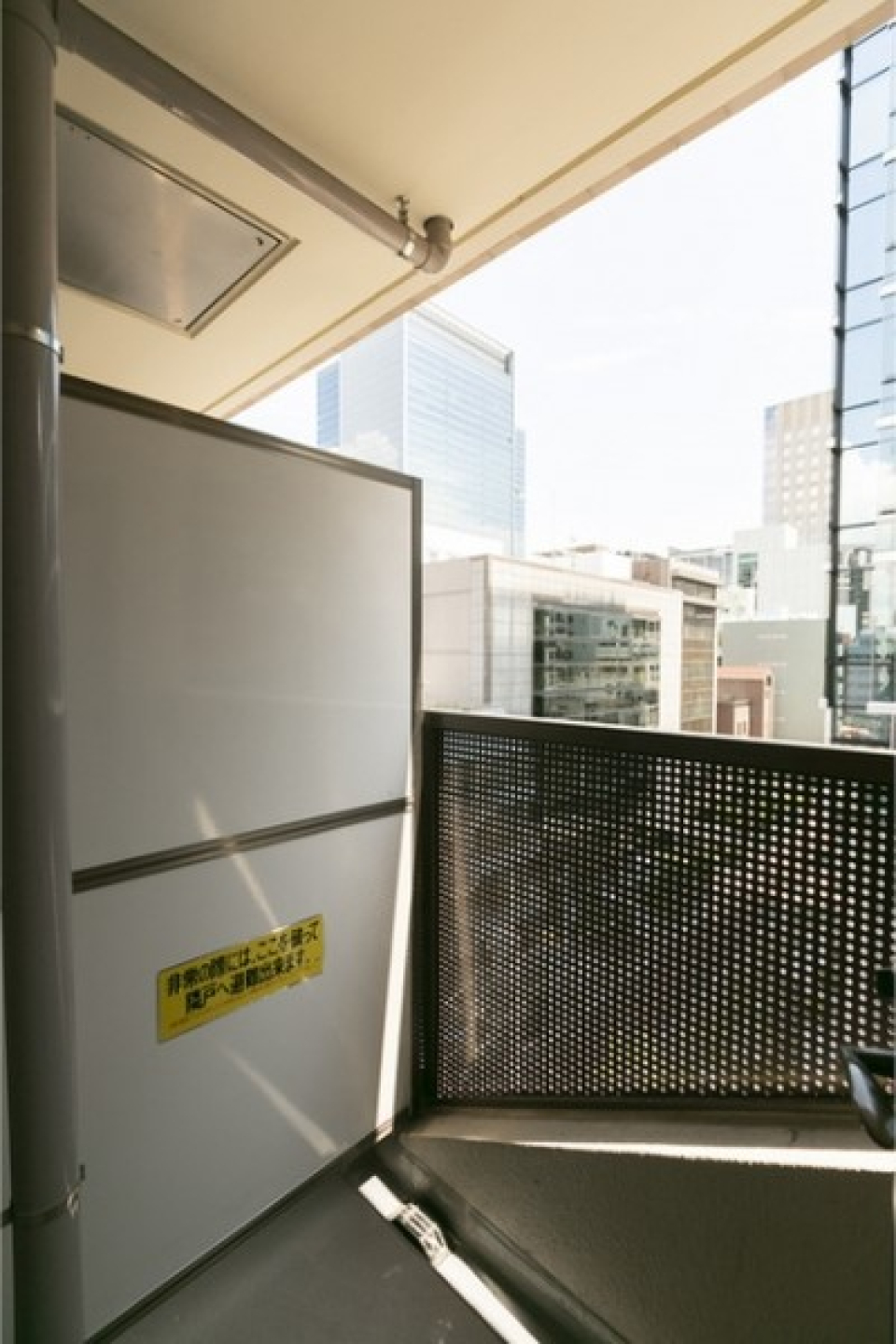 バルコニーはちょっとコンパクト