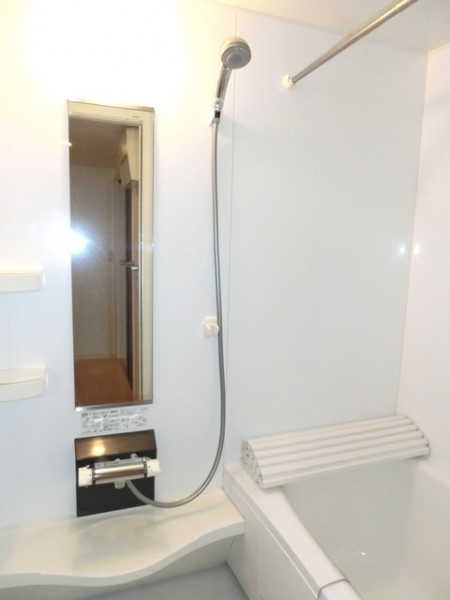 浴室乾燥機能付きのバスルーム