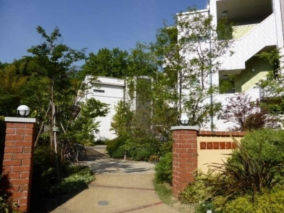 緑豊かなペット共生型住居です。ぜひお問い合わせくださいませ。